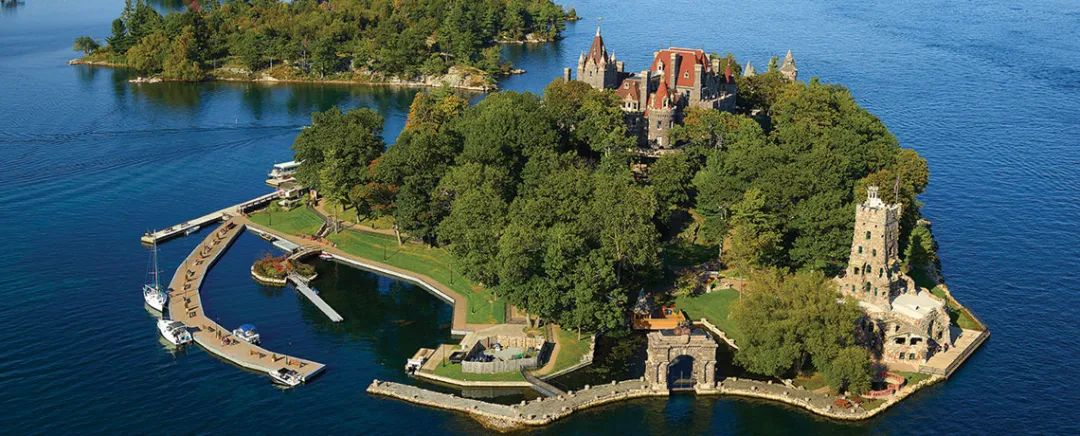 Travel Notes on Thousand Island Lake in Canada