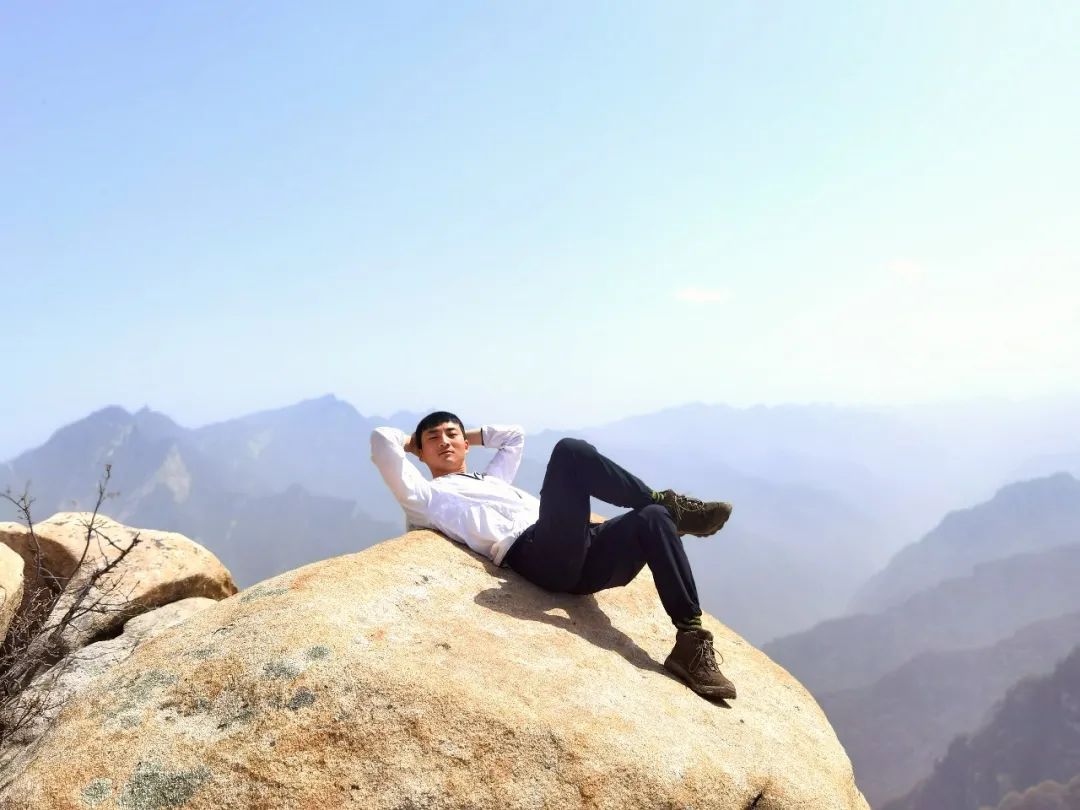 Shaohua Five Peaks P-shaped crossing, dangerous and beautiful peaks, experience walking on a knife edge