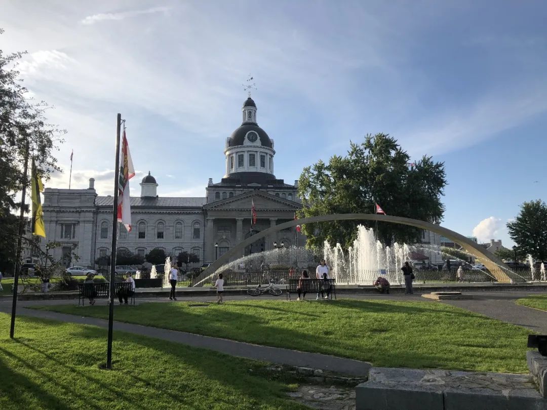 Half-day tour to the beautiful water city Kingston