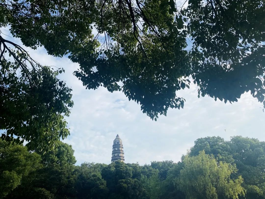 It would be a pity to go to Suzhou without visiting Tiger Hill.