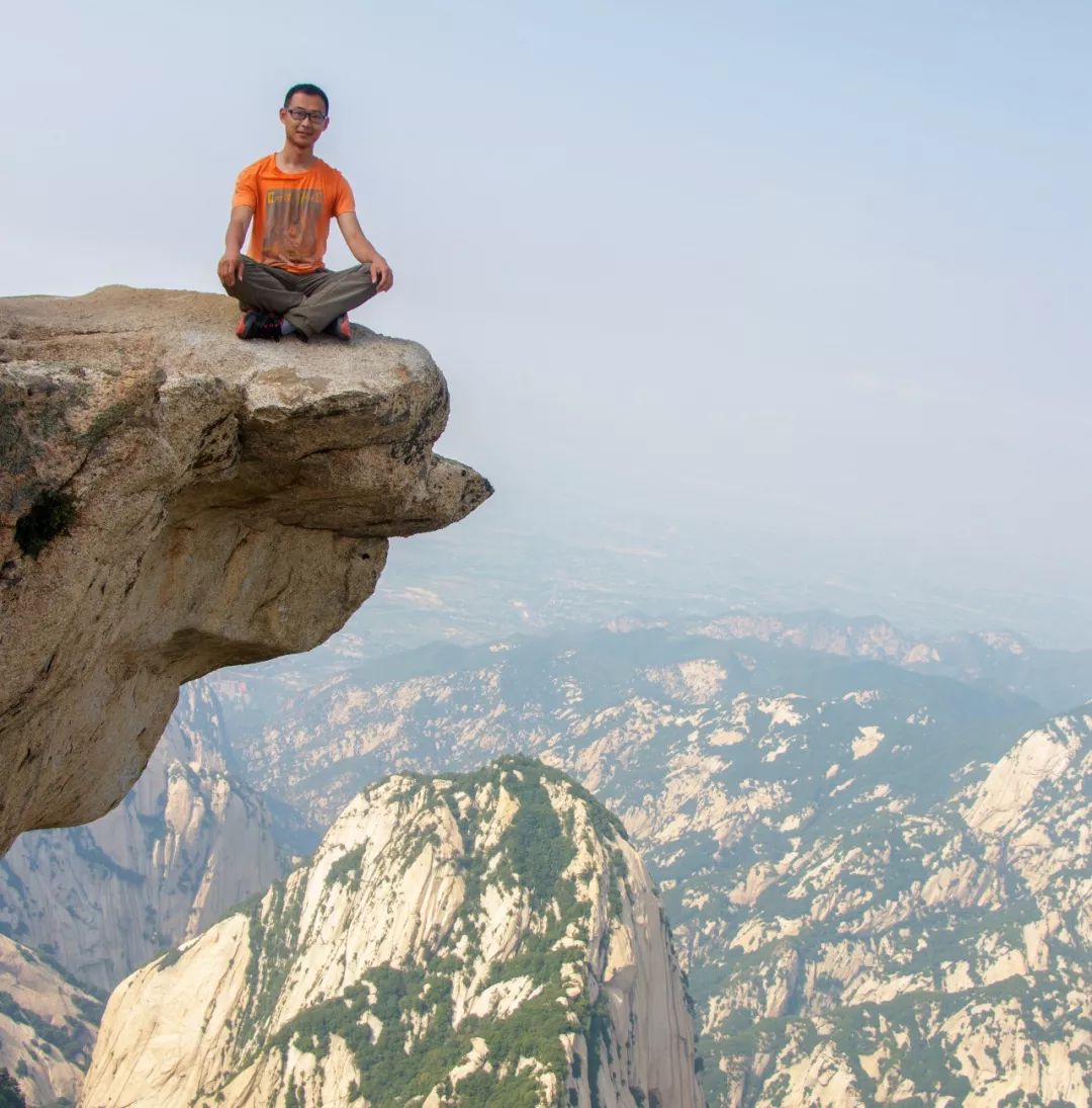 What can you see when you climb Mount Huashan in Xiyue?