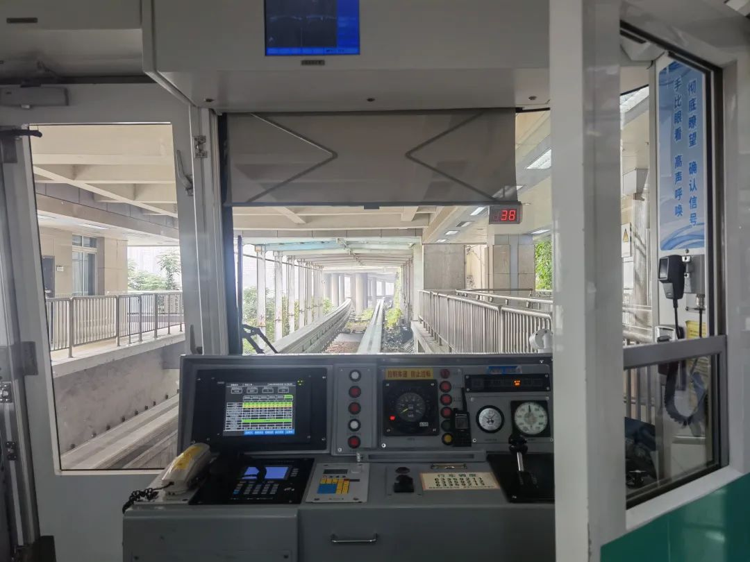 A complete guide to traveling to Chongqing with children for 7 days and 6 nights, Day 2 Liziba Station + Yangtze River Cableway + Red Earth Metro Station + Crown Escalator