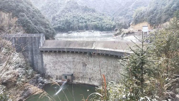 The first waterfall in Jinhua Nanshan at the source of Baisha River