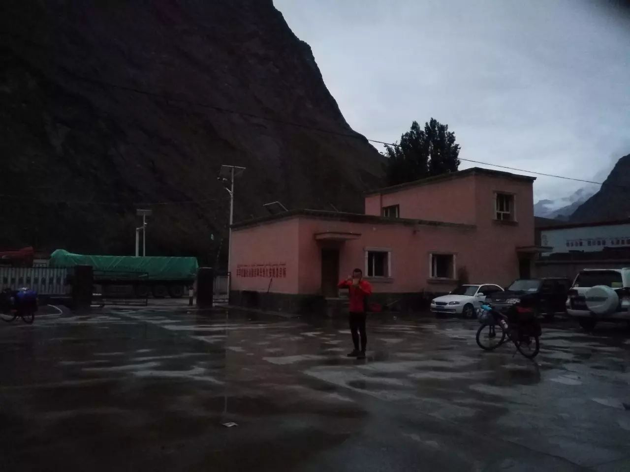 Record of riding the Xinjiang Line - Day 4 K160 in Kudi - K184 in the severe landslide area - K206 in the 204th line, H4560