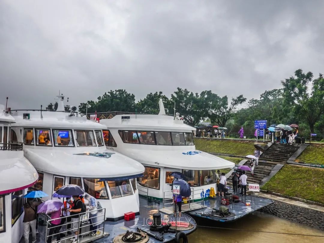 Swimming in the Li River in Heavy Rain—Guangxi Travel Notes 6