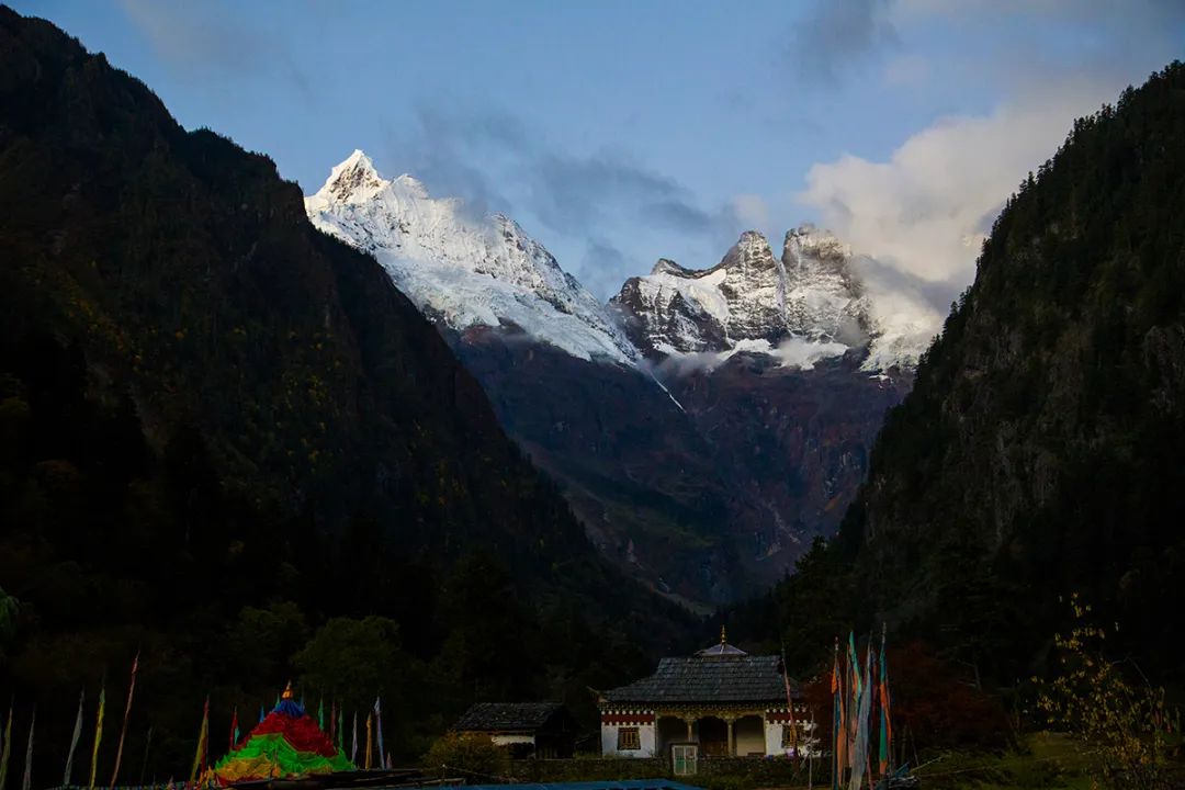 Yubeng Travel Notes | Divine Waterfall ▼ Some Libeng Temple is small, but famous. It is also the only temple in Yubeng territory. "Holy Land Text" says that worshiping Libeng can eliminate the sins of a hundred kalpas ▼The most beautiful scenery is t