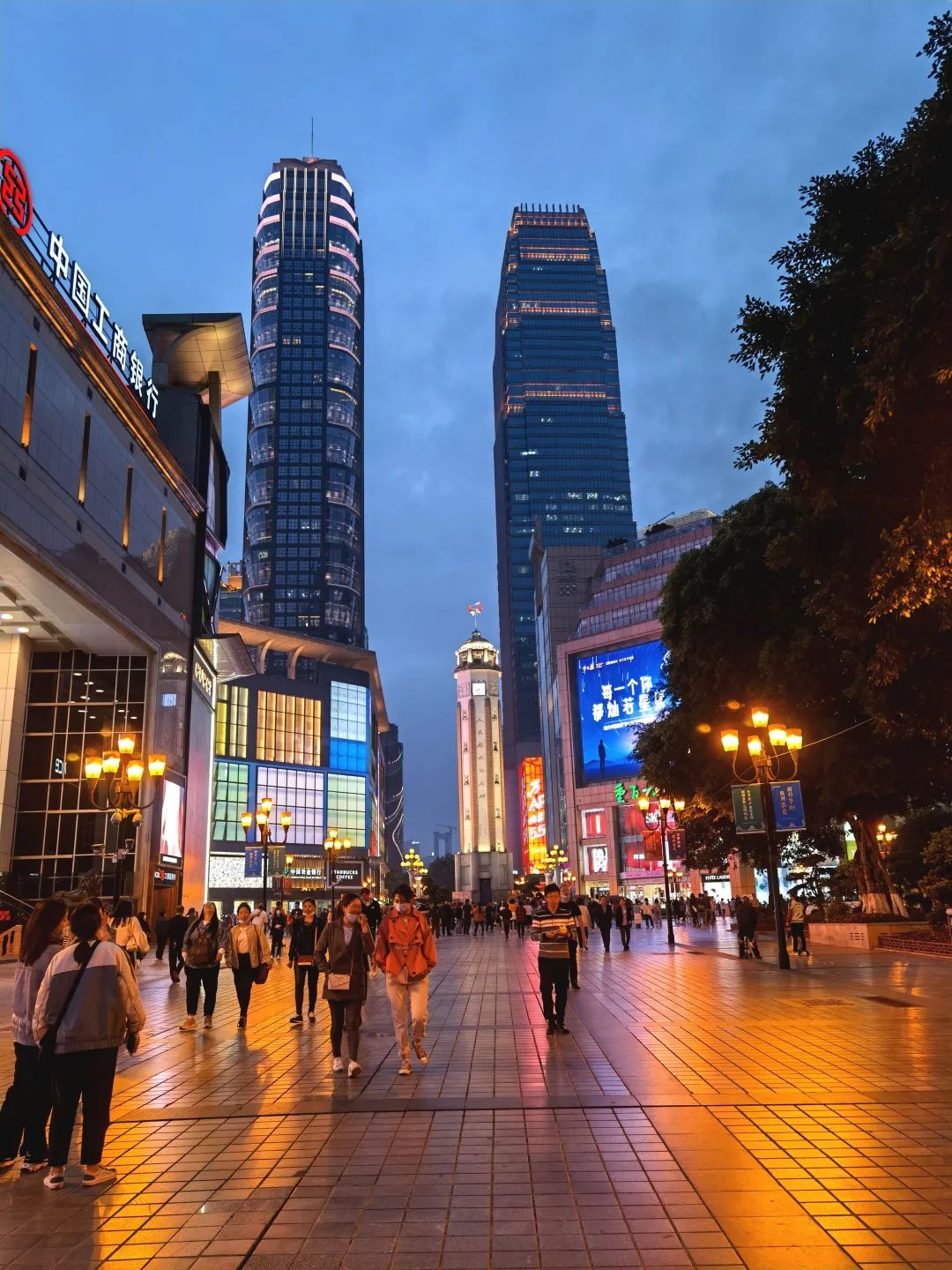 A complete guide to traveling with children in Chongqing for 7 days and 6 nights, Day 1 Liberation Monument + Hongya Cave