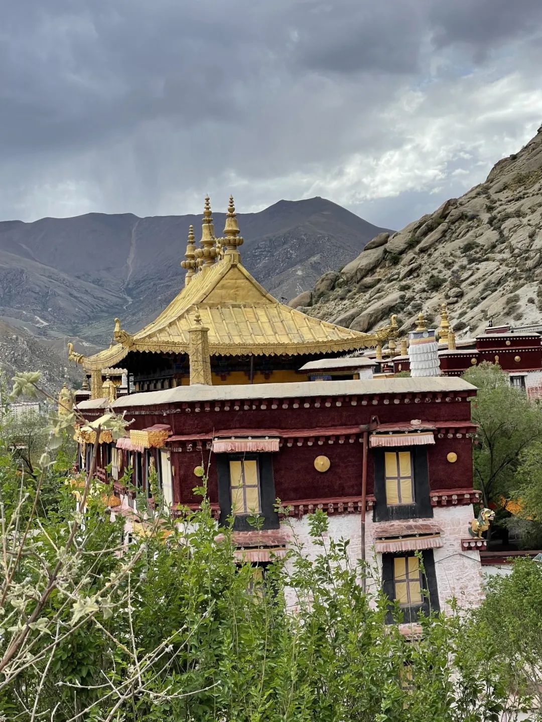 Lhasa, Tibet·Temple: What is short is the journey, but what is long is life