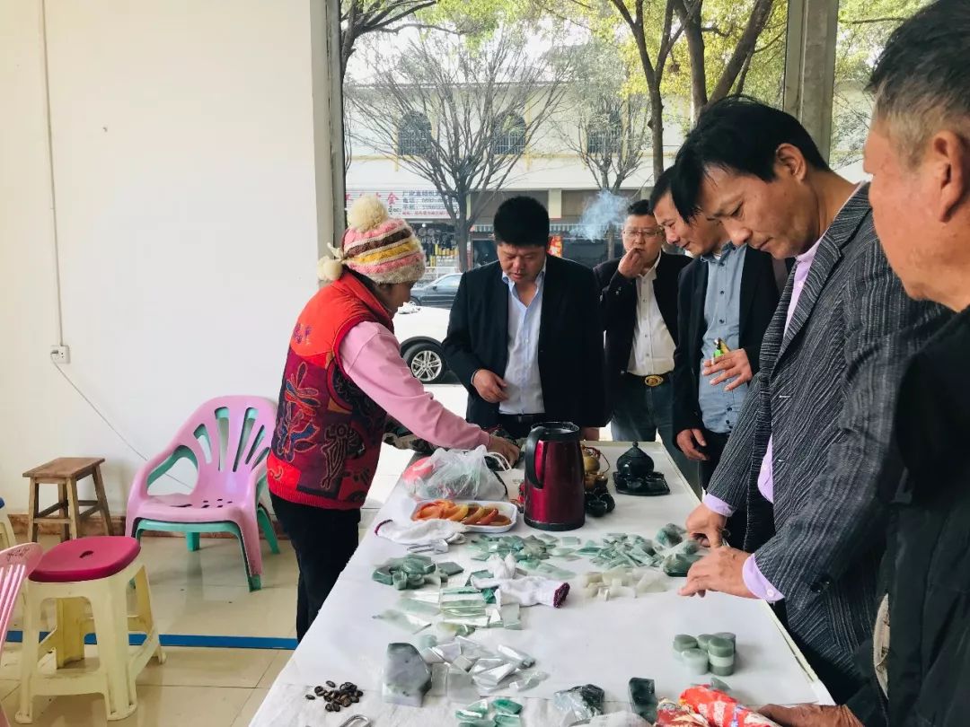 Yunnan Ruili Travel Notes: Come to Jiegao Port to experience an extraordinary cross-border "online" business