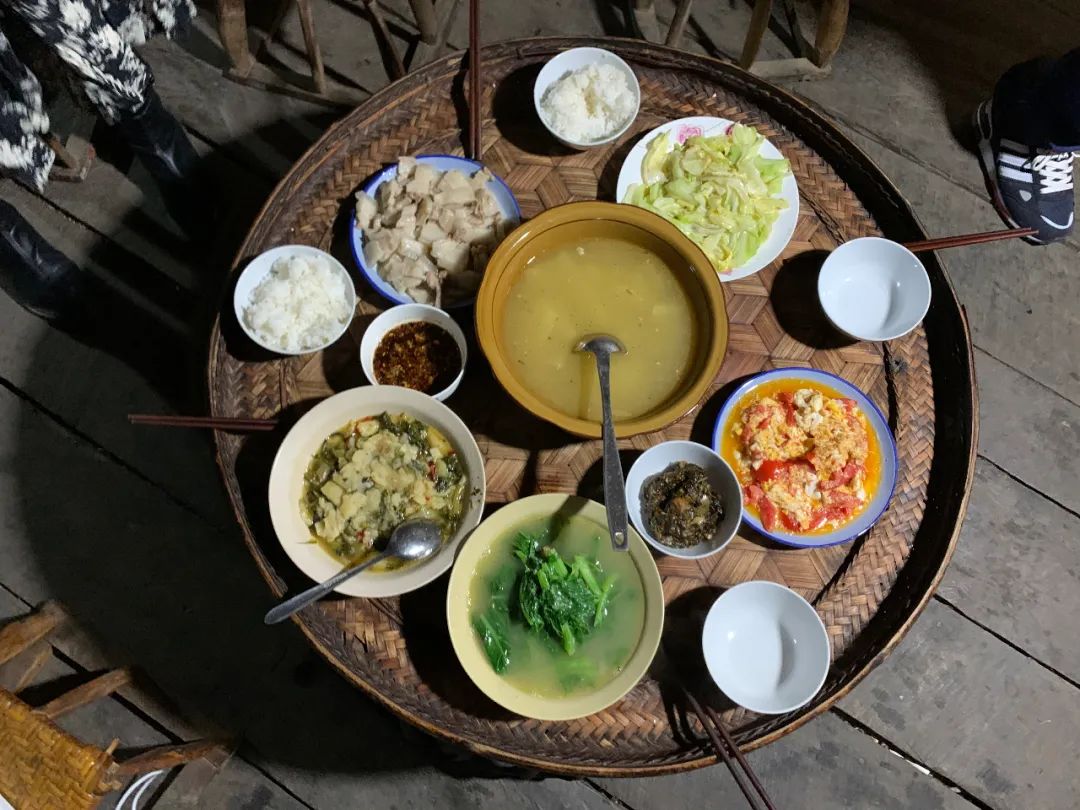 In Zhanglang Village, deep in the mountains of Xishuangbanna, I was invited by the Blang people to their home for a drink