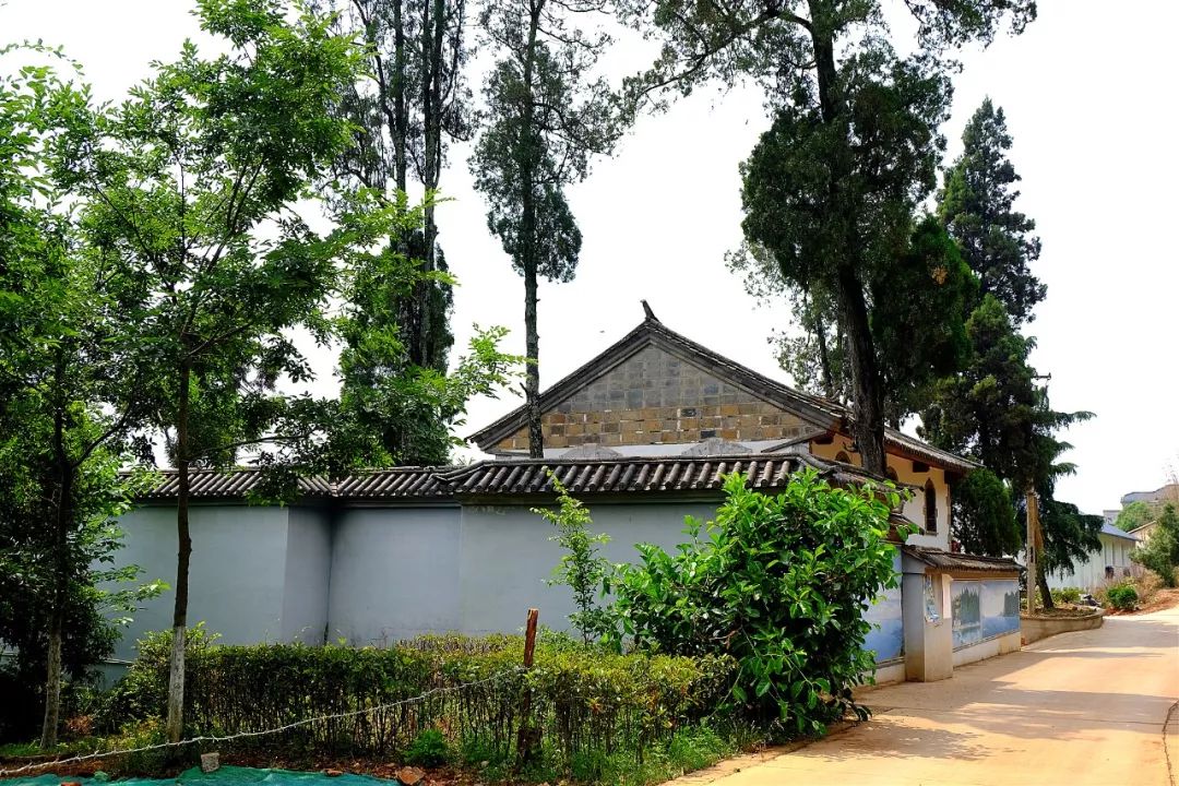 Under the Luohan Cliff, look for the vanished Shanyi Village—Tour around the Dianchi Lake
