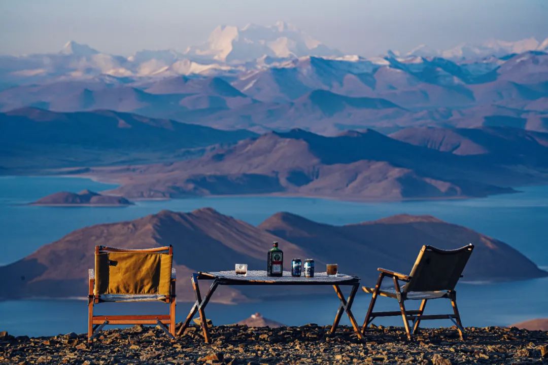 Night at Luzila Pass, a life of pain and love