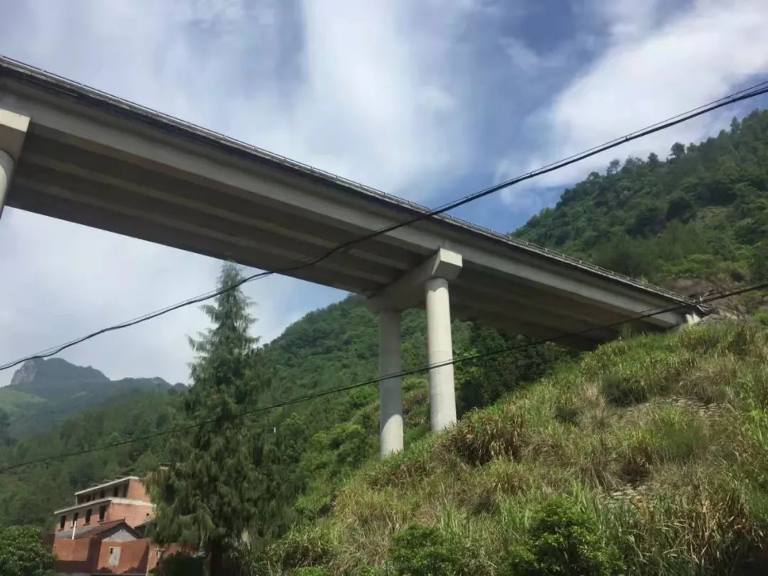 "Winter enters overnight" - Xianju Gongmengyan Loop Line Crossing