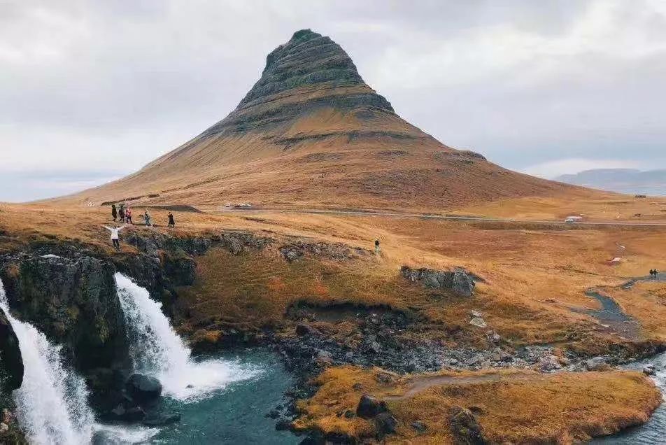 This is a travelogue from Iceland.