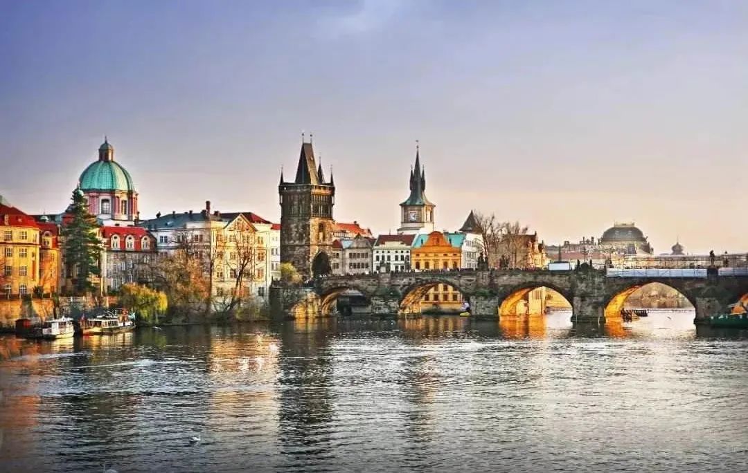 Travel Notes | Charles Bridge and Vltava River in the sunset