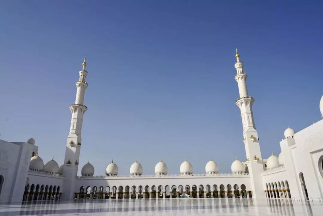 Winter vacation Dubai parent-child trip (D1-D2): Explore the world’s largest Falcon Hospital, check out the Sheikh Zayed Grand Mosque and Abu Dhabi Heritage Village, and have fun in the dream Dubai Paradise