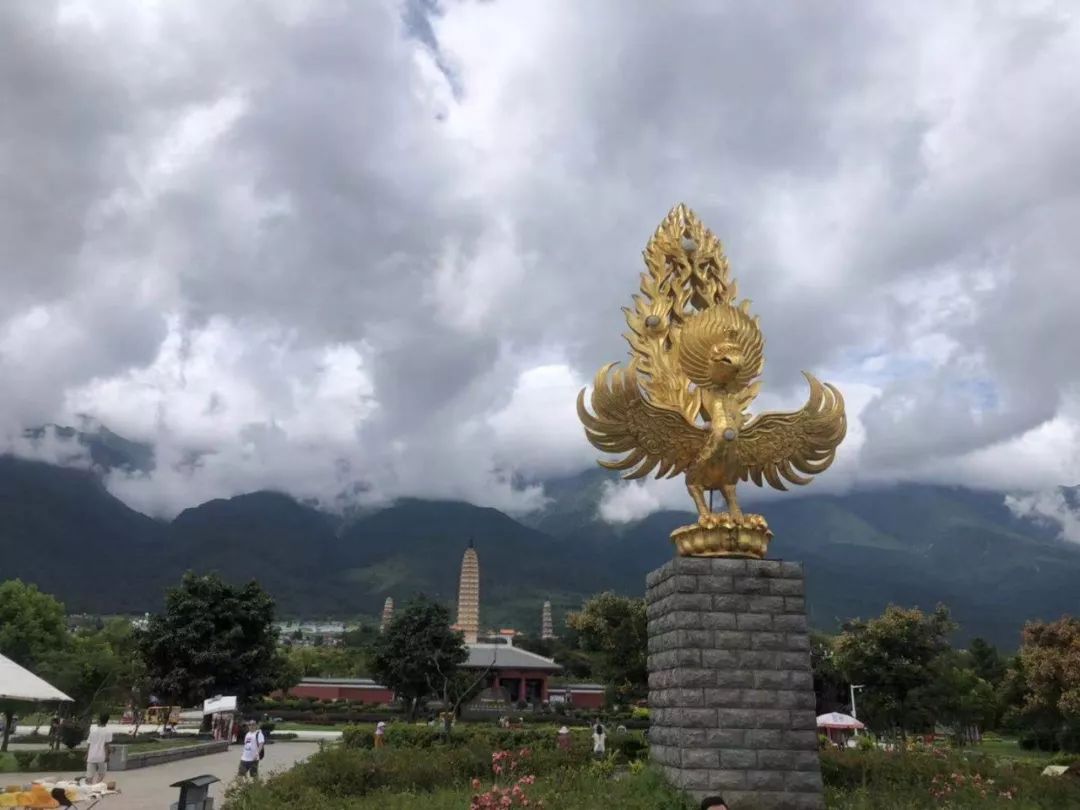 RV China border tour day 137: Looking at the Erhai Lake from the Three Pagodas of Chongsheng Temple and visiting the ancient city of Dali