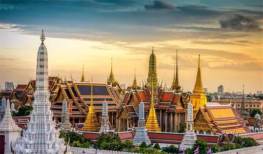 Free travel guide to Thailand - the dazzling capital of Buddhism