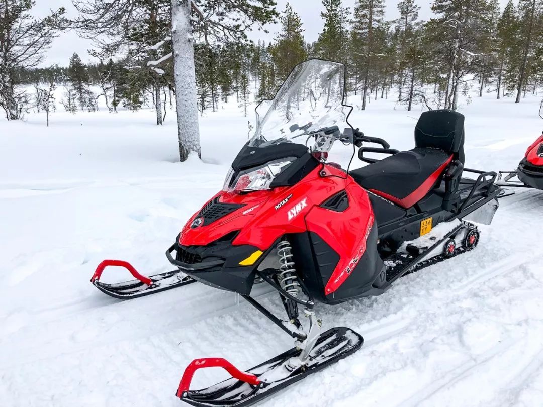 Finland Travel Notes | Cool Snowmobiles & Cute Husky Sleds.