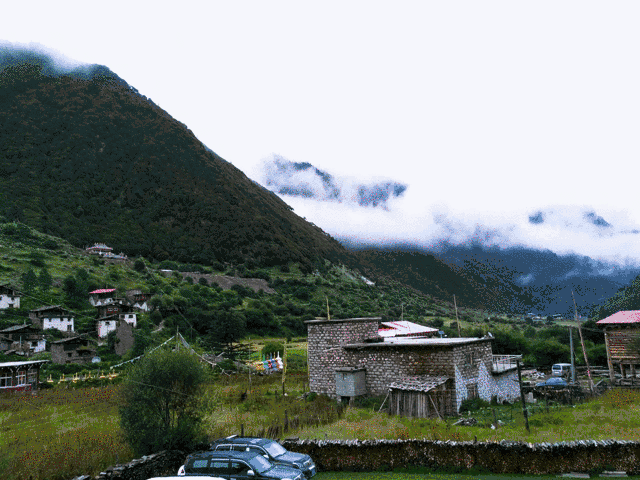 Grand Ring Tour of Western Sichuan | Day 6: Plateau Trek—Huluhai