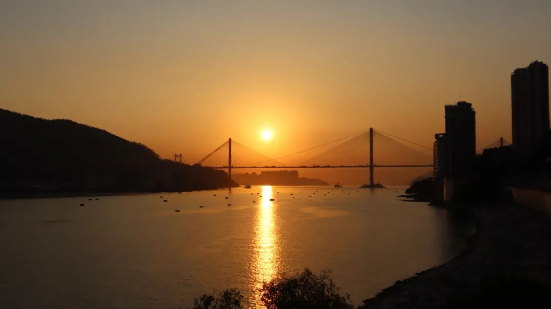 Travel Notes | Unlock Hong Kong’s niche sunset check-in spot - Ting Kau Bridge