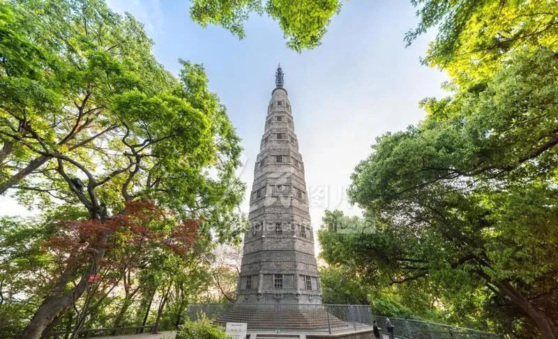 Listening to the Qiantang tide at Liuhe Pagoda, you realize that life is like a feather (Hangzhou West Lake Travel Notes 9)