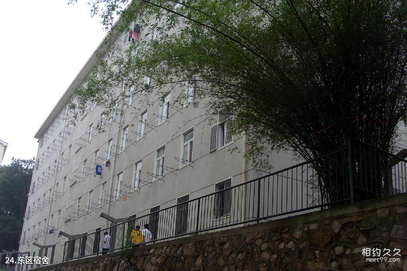 Travel Guide to Yeren Cave Tourist Area in Fang County